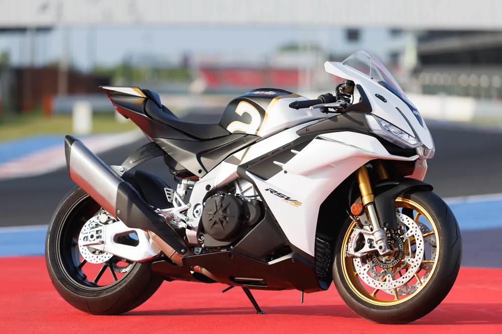 Aprilia RSV4 Factory